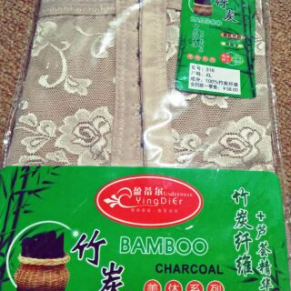 Quần lót cạp cao ren bụng có móc.