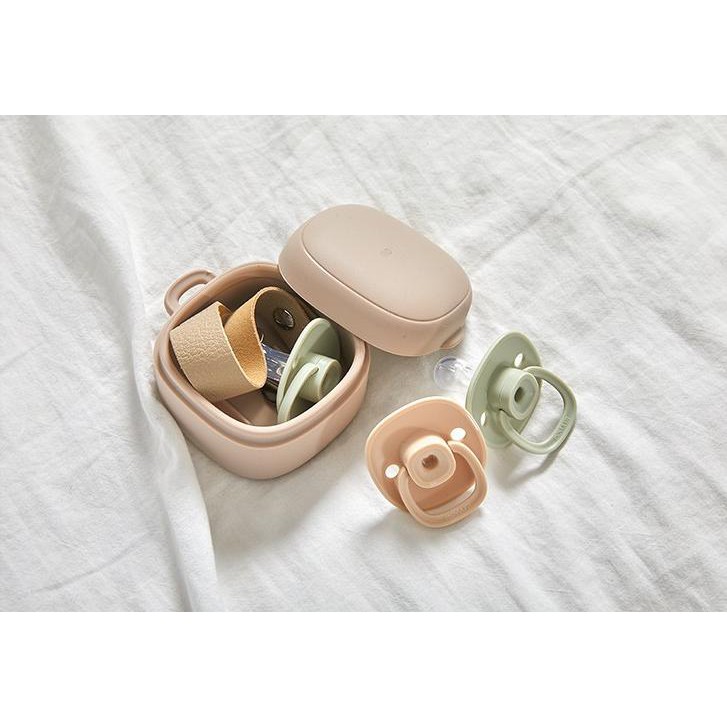 HỘP đựng ti giả MOYUUM chất liệu Silicone