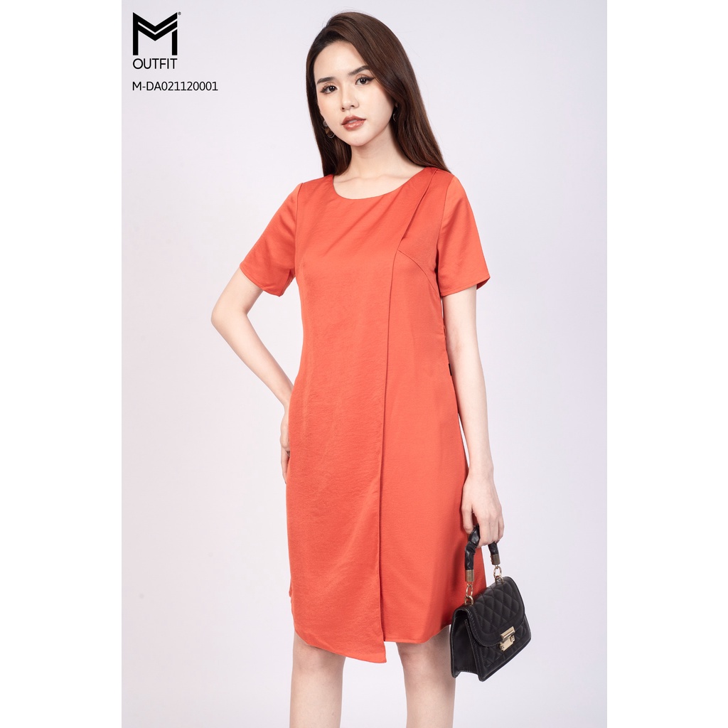 Đầm Suông Tà Lệch kèm thắt lưng MMOutfit M-DA021120001