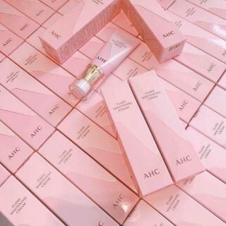 Kem dưỡng trắng AHC