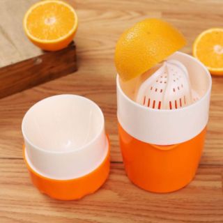 Cốc vắt cam.....  đơn giản tiện dụng và rất gọn . Chất liệu nhựa đẹp , mịn và bóng  rẻ nhưng ko đểu  25k
