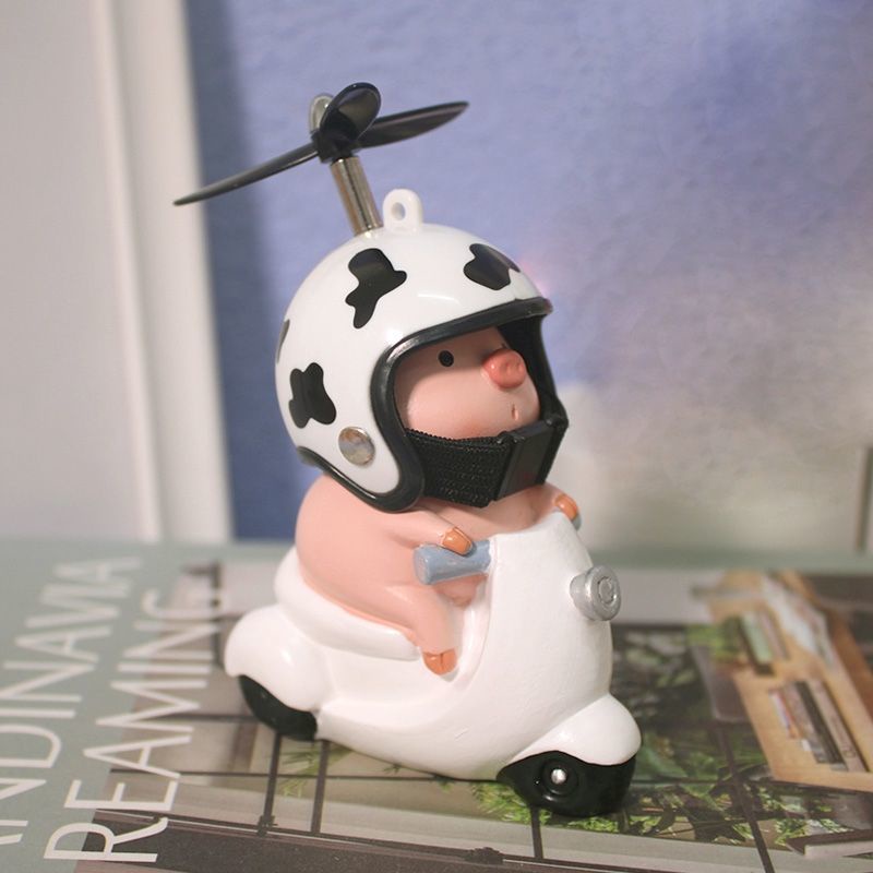 Chú Heo Đội Mũ Bảo Hiểm Dễ Thương Sáng Tạo Cao Cấp Trang Trí Xe Hơi Hoạt Hình