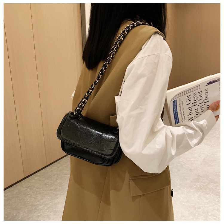 Túi Xách Đính Đá Phối Dây Xích Dễ Phối Đồ Thời Trang