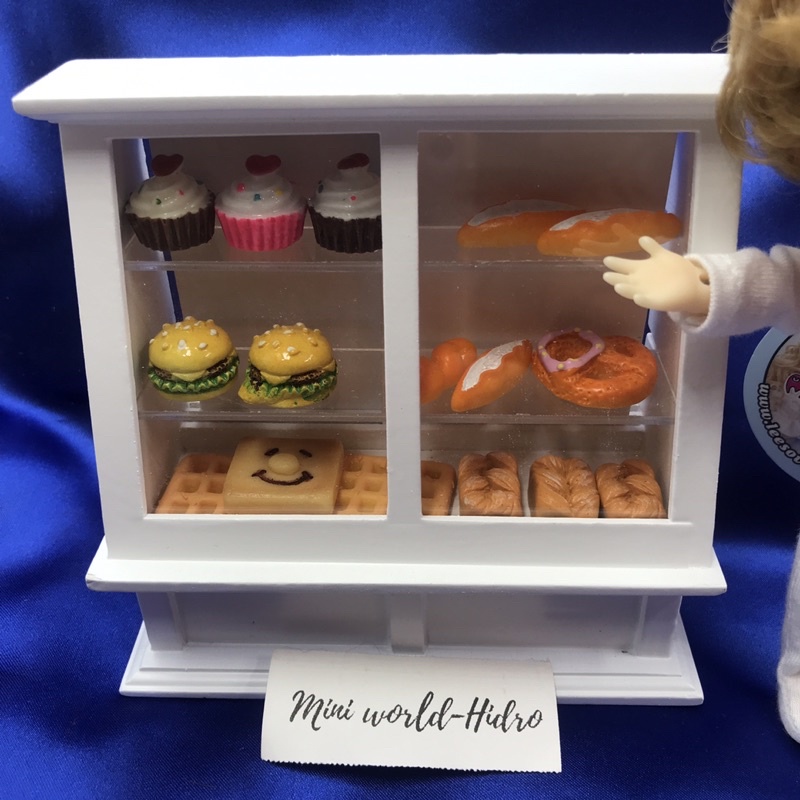 Tủ trưng bày bán bánh bằng gỗ mini tí hon dùng cho trang trí nhà búp bê BJD tỉ lệ 1/8, 1/12. Miniatute, Dollhouse