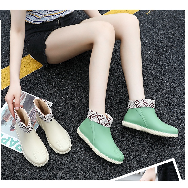 Giày đi mưa đế mềm không thấm nước cho nữ