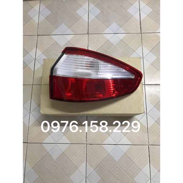 ĐÈN HẬU MIẾNG NGOÀI FORD FIESTA