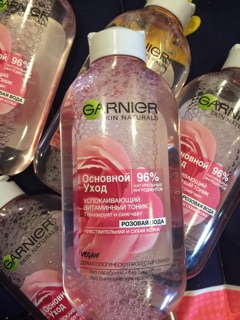 Nước hoa hồng của Garnier