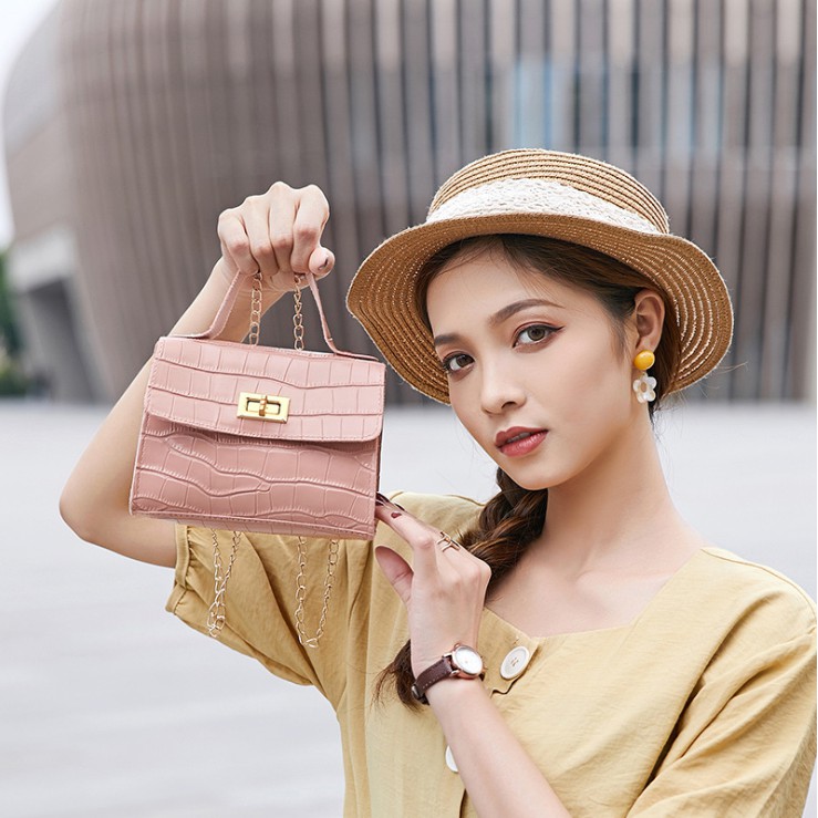 TÚI ĐEO CHÉO MINI DÂY XÍCH VÂN CÁ SẤU SIÊU XINH FASHION& BAG 2021 KDR-TDC360 KODOROS