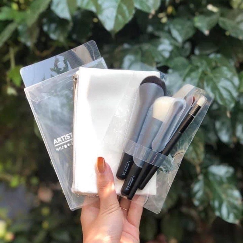 Bộ cọ 5 cây Missha màu đen trắng kèm túi