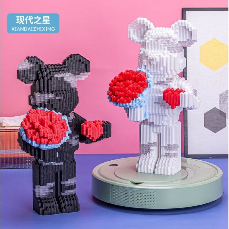 Xếp hình gấu bearbrick cầm hoa size to 55cm