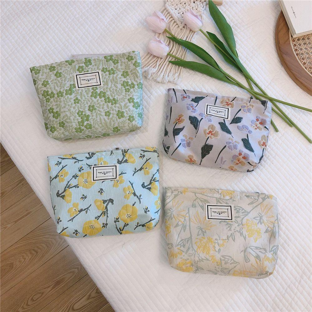 Túi Đựng Đồ Trang Điểm In Nổi Họa Tiết Hoa Xinh Xắn Tiện Dụng MIHAN1