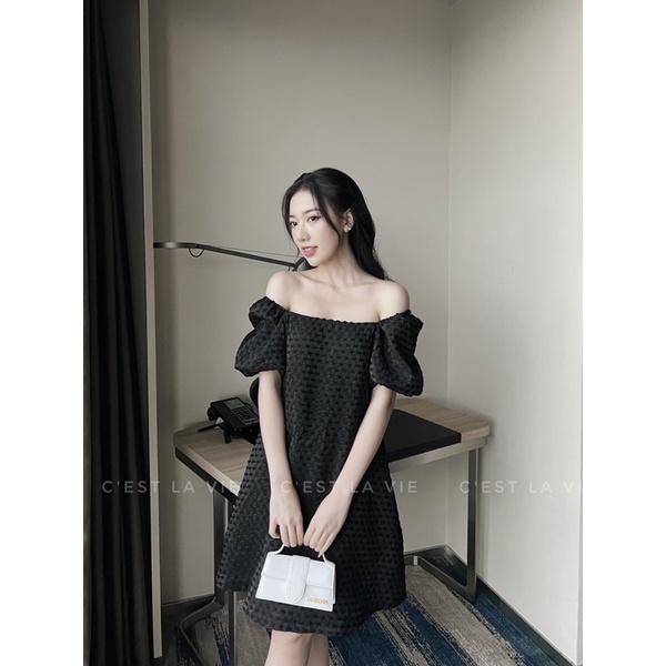 Váy cổ vuông  dáng suông C'est la vie