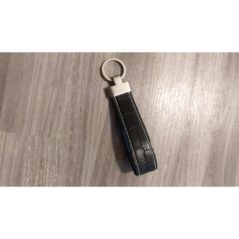 móc chìa khóa da cá sấu thật
