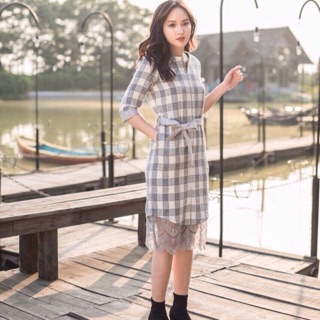 Đầm caro xám chân ren