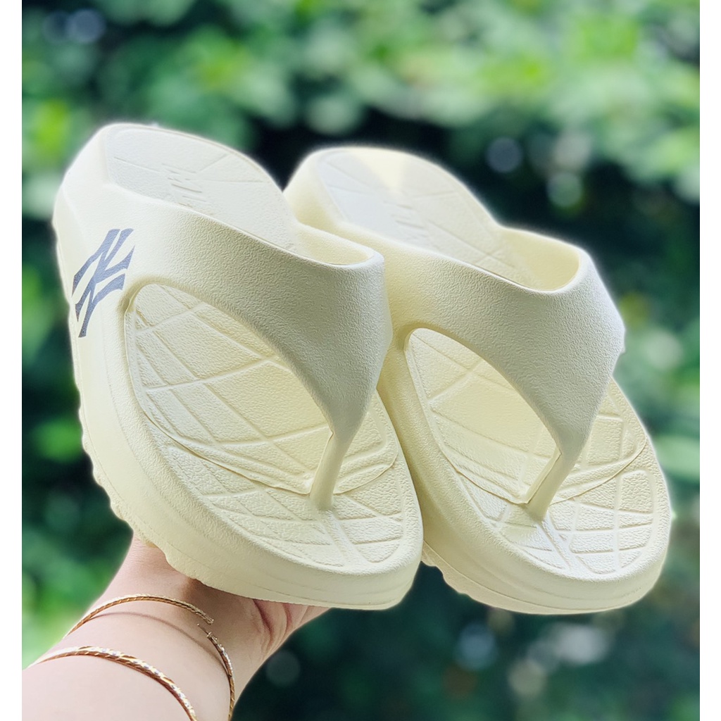 Dép 𝐌𝐋𝐁 nam nữ, dép quai ngang nam nữ unisex 𝐌𝐋𝐁 -FREESHIP + Hộp- dép kẹp 𝐌𝐋𝐁 𝐍𝐘 thể thao bóng chày nam nữ in 𝐍𝐘 vàng