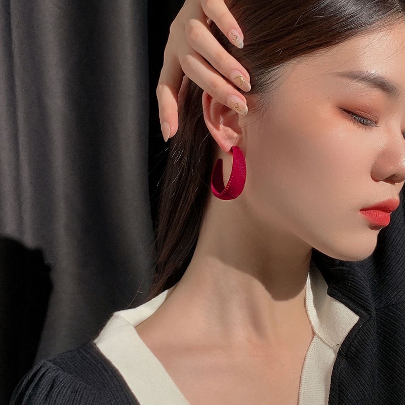 Khuyên tai hình thú nhồi bông màu đỏ dễ thương