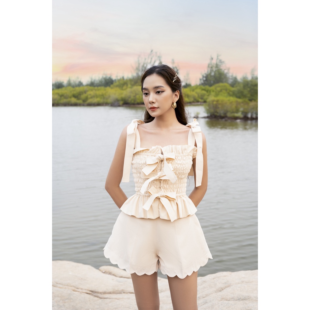 Oriana Set áo nơ nhún phối bèo và quần short viền gợn sóng ROSIE