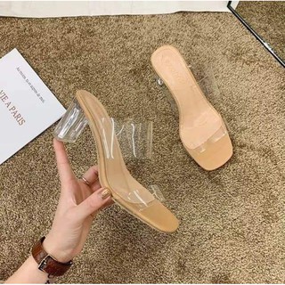 Guốc quai trong hàng Quảng Châu