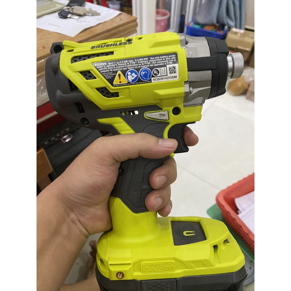 Máy khoan vặn vít Brushless 3 cấp chỉnh lực Ryobi 18v P238 mới 100%. BN.