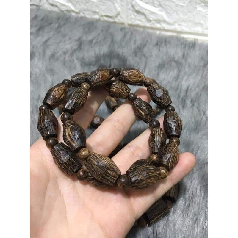 vòng đeo tay trầm hương sánh chìm hàng đẹp mẫu mới