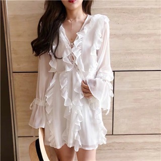 Váy trắng bánh bèo