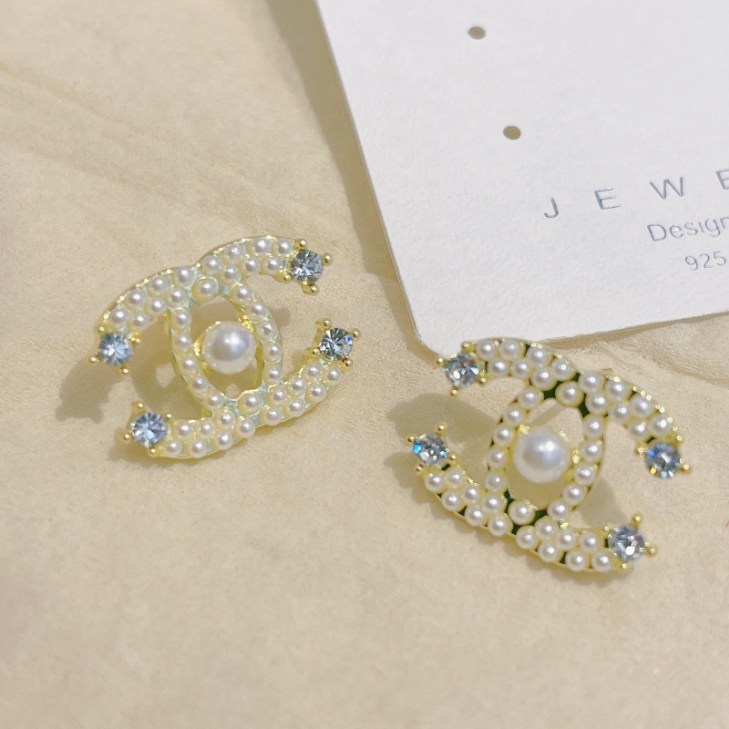 Đôi Bông Tai Ngọc Trai Giả Đầy Đủ Kích Thước