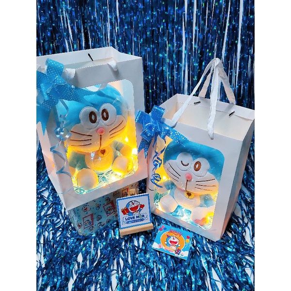 ] GẤU BÔNG DORAEMON KÈM TÚI GIẤY KÍNH DỄ THƯƠNG