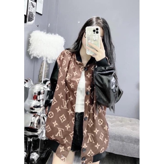 Áo Khoác Bomber Chữ Nâu Tay Phối Da Hot Hit