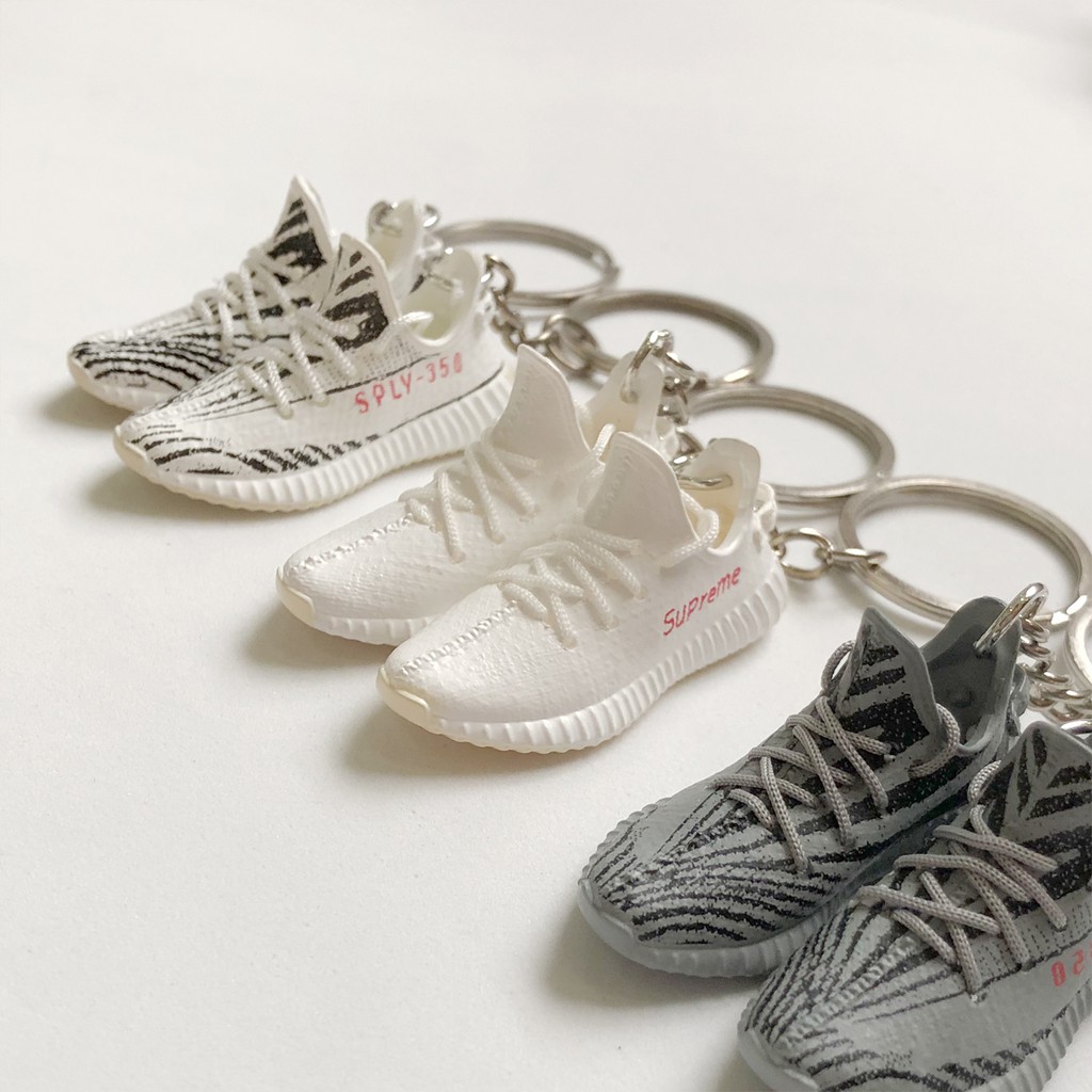 Móc khóa Giày sneaker mini - Yeezy 350