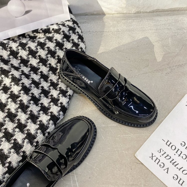 Giày lười da bóng phong cách xinh xắn cho nữ | BigBuy360 - bigbuy360.vn