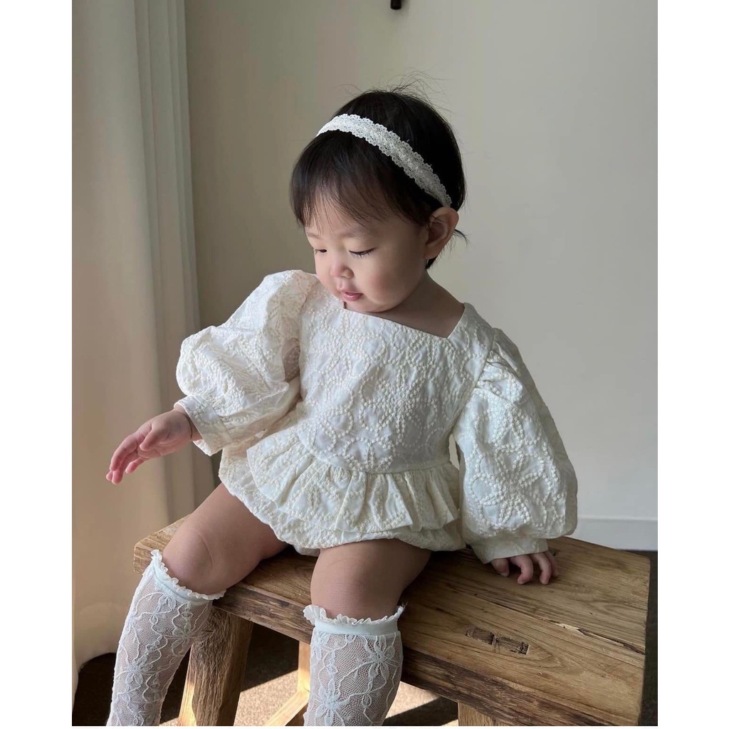 Váy Bodysuit Anne Shirley Lace V thêu hoa tay bồng đáng yêu cho bé gái