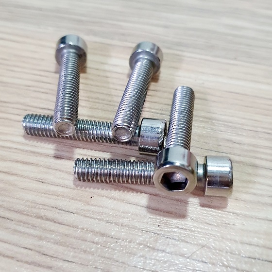 Gói 5 Bulong Đầu Trụ Lục Giác Chìm Size M6 Chiều Dài Tổng 35mm Chất Liệu Inox Sáng Bóng