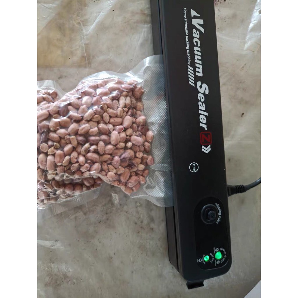 MÁY HÚT CHÂN KHÔNG. Vacuum Sealer  Máy ép chân không giúp thực phẩm tươi lâu hơn.  LƯU Ý: Máy dùng với túi 1 mặt nhám, t