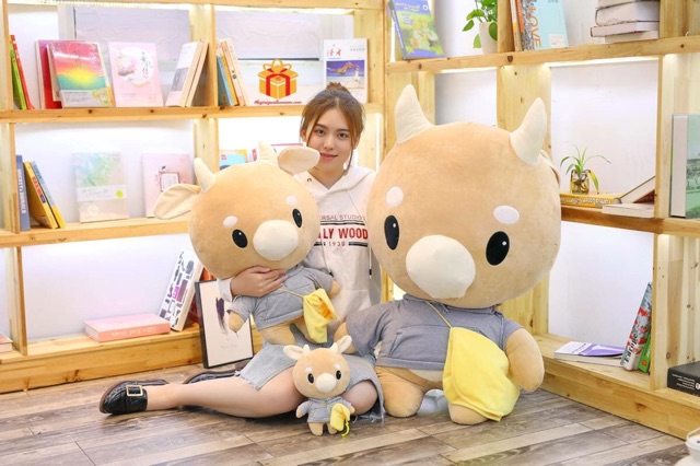 Gấu bông Bò chăm chỉ phim Thư ký Kim