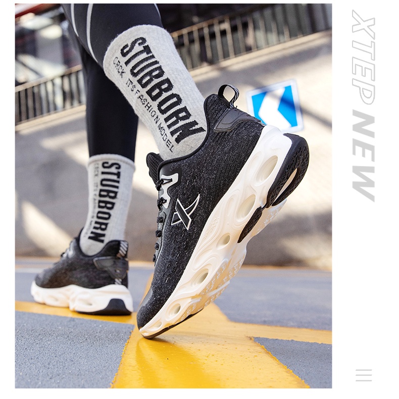 Giày Chạy Bộ Siêu Nhẹ Thoáng Khí Chất Liệu Mềm Mại Thời Trang Cho Nam Giới