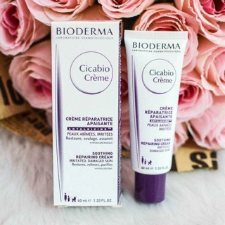 Hộp bìa màu tím đựng vừa 40ml kem dưỡng phục hồi da Cicabio