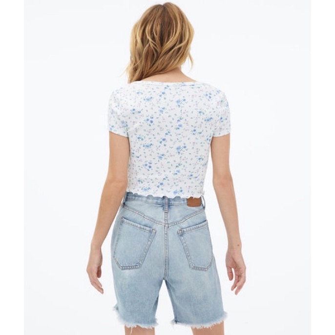 Áo cổ V hoa nhí Ae - Floral Button-Front Cropped Shrunken Tee • Storenyy
