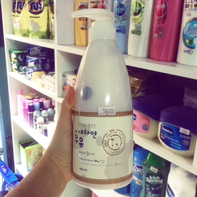 Sữa tắm trắng Hàn Quốc Welcos White Milk Body Wash