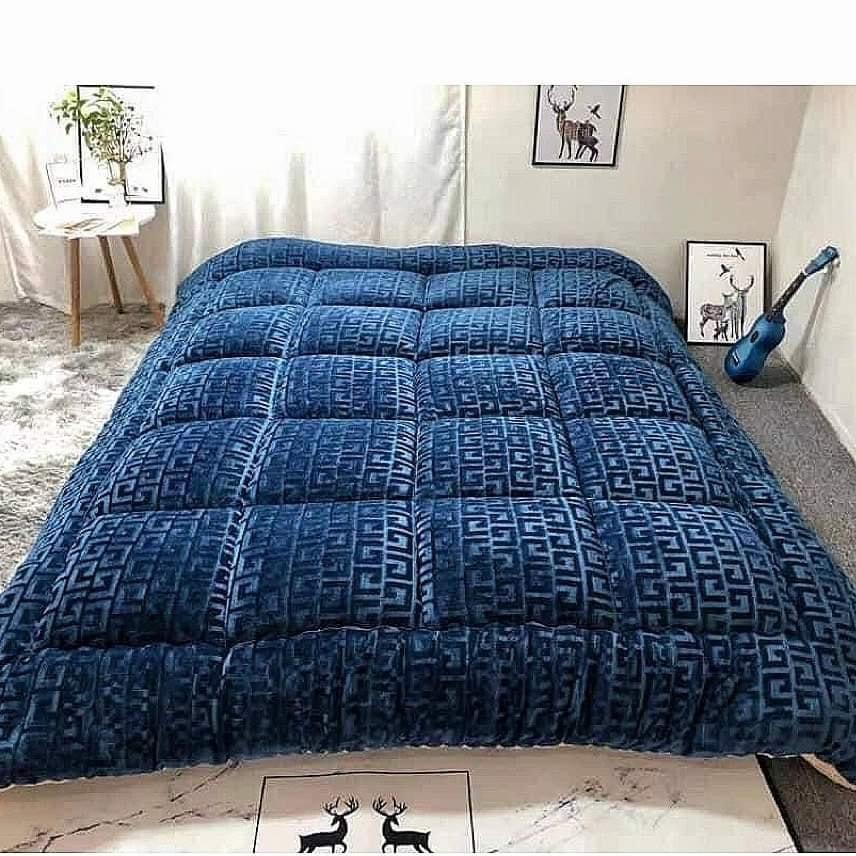 Chăn Cừu Chữ Vạn Hàng Loại 1 Cao Cấp Dày 3 Lớp Siêu Ấm 3 ,2 kg 2mx2m2