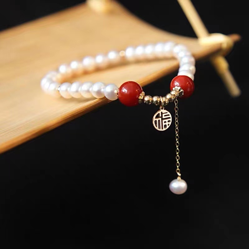 Vòng Tay May Mắn Đính Hạt Ngọc Trai Màu Đỏ Hợp Thời Trang