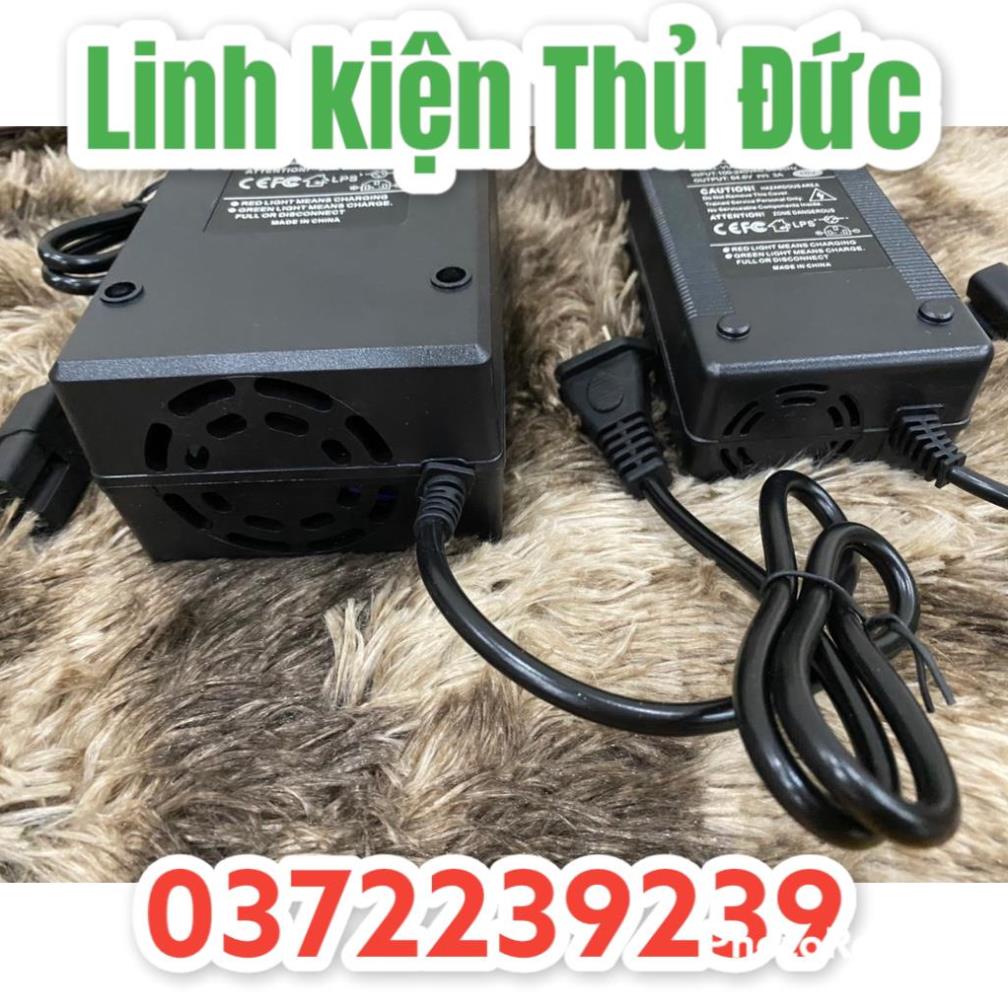 Lktd BN. Sạc xe điện 13S 48V  dùng cho pin Li-ion 3.7V, có đèn báo đầy và có quạt tản nhiệt.