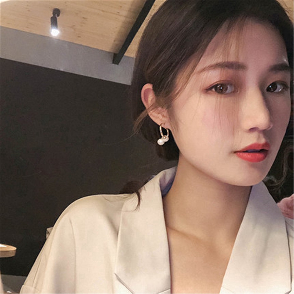 Hoa tai dạng vòng phong cách Hàn Quốc sành điệu