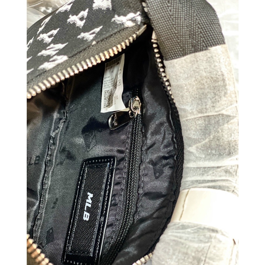 Túi kẹp nách DENIM MLB màu đen