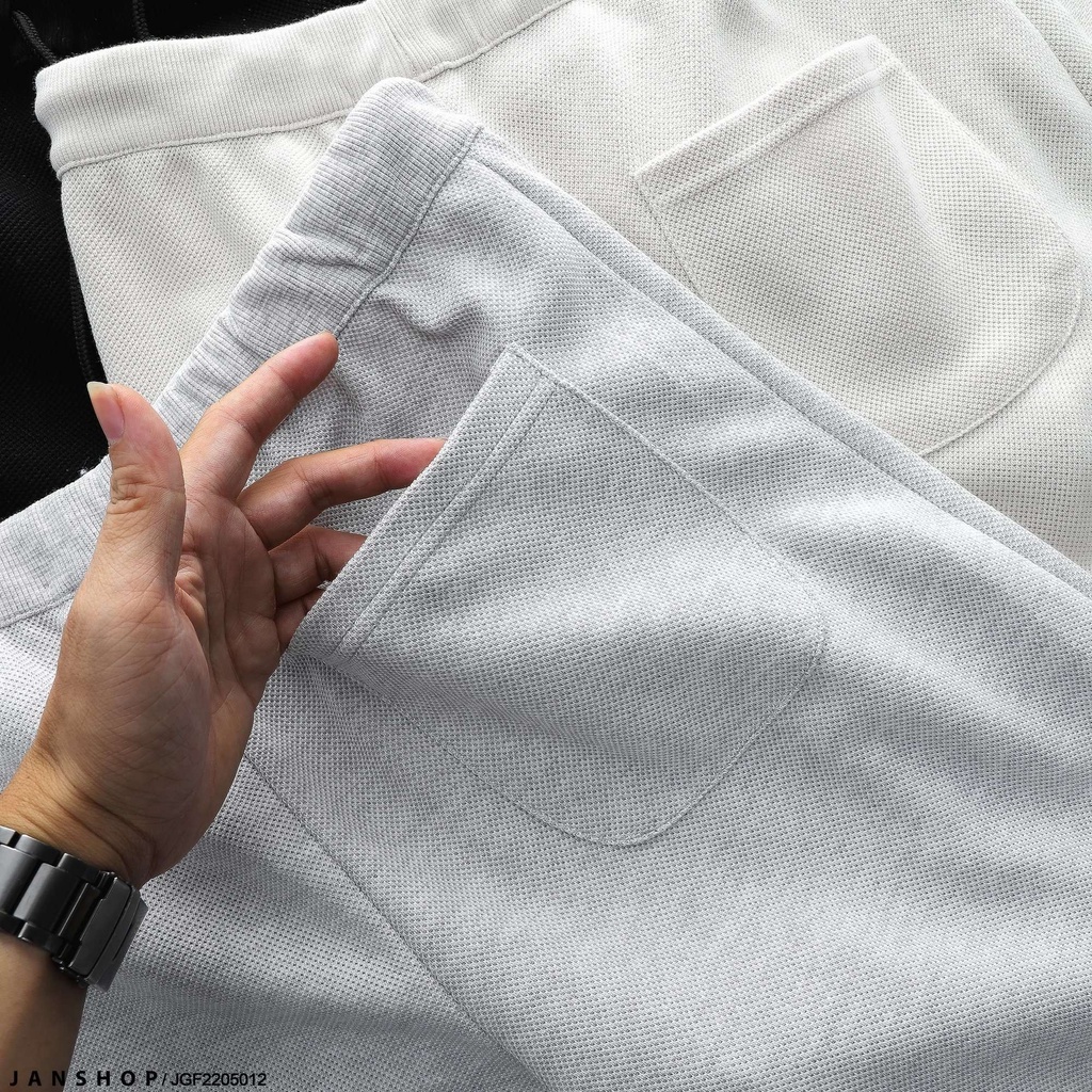 Quần Jogger Được May Từ Chất Liệu Cotton Pique Da Cá, Với Tính Chất Co Giãn Tạo Nên Sự Thoải Mái Và Nhẹ Nhàng