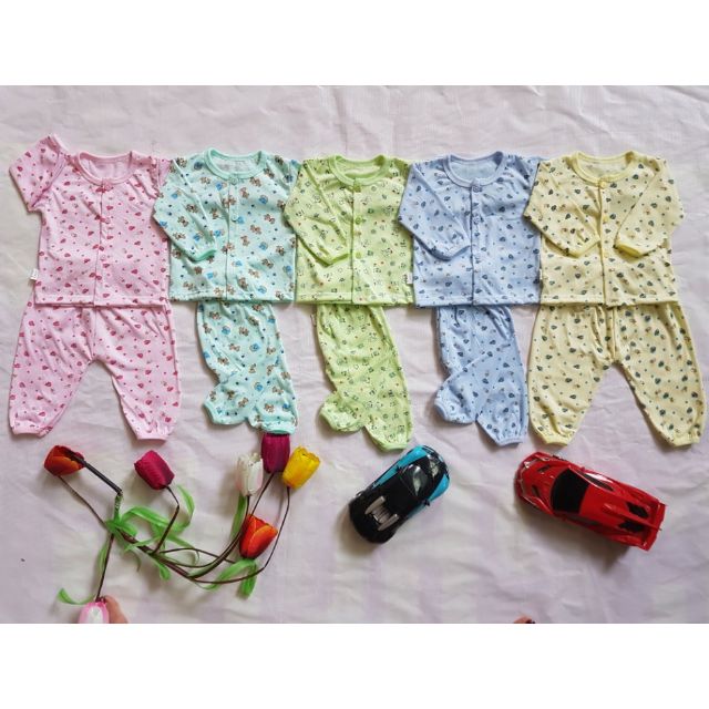 Set 5 bộ quần áo sơ sinh cotton hoa nền màu cho bé 3 đến 7kg