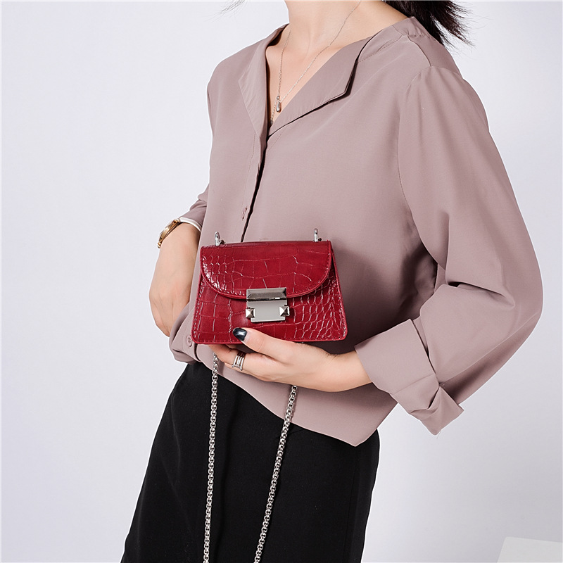 Túi đeo chéo IELGY thời trang nữ tính