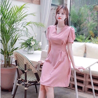 Đầm hồng cổ V form ngắn
