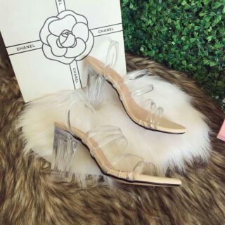 Sandal quai trong