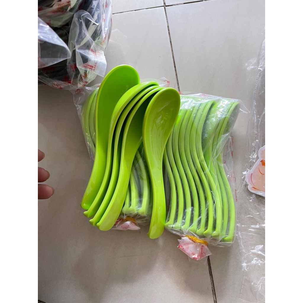 Muỗng ăn chè,bánh Plan nhựa Melamine nhiều màu Size 14.3 x 3.9 x 1.7 cm
