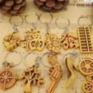 Móc khóa giả gỗ điêu khắc 3d